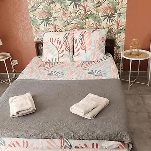 Joli Studio Renove Dans Station Balneaire. Appartement